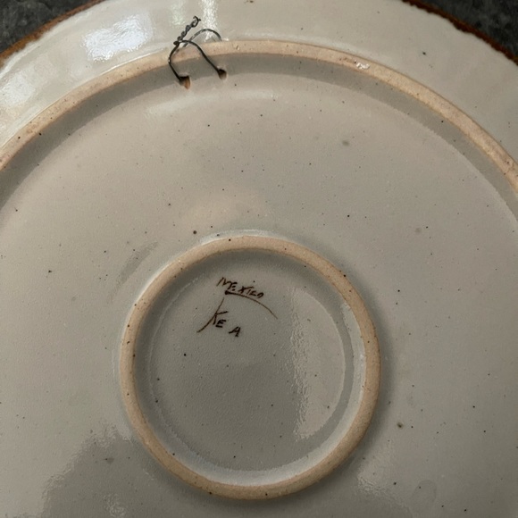 2 Vintage Ken Edwards signed 10 inch diameter stoneware plates. Great condition. - Picture 4 of 5